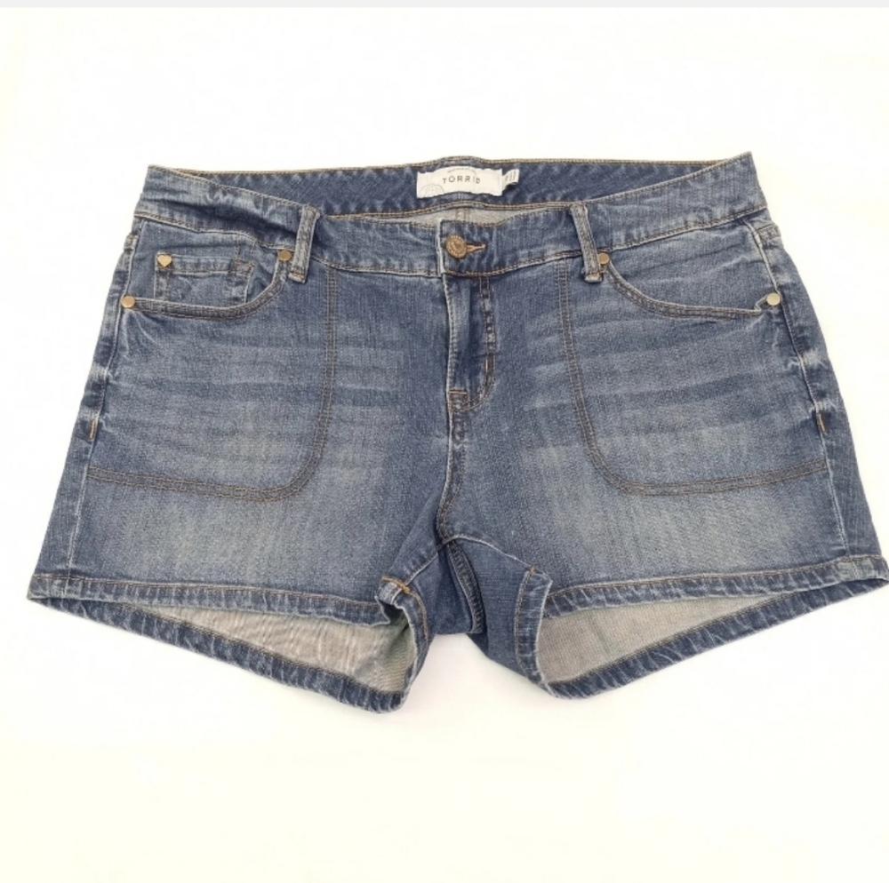 Sz 16 TORRID Denim Stretch Short Blue Jean Shorts Great Condition!